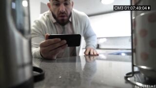Az óriás csöcsű bejárónő bekúrva