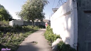 Tini lány lovagolja a krapek faszát