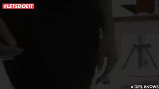 Fiatal gyönyörű tini lányok kényeztetik egymást