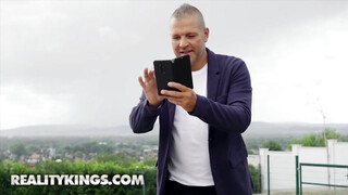 Reality Kings - Cherry Kiss popsikája durván megkefélve