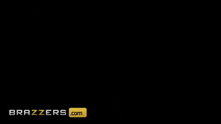 Brazzers - Cherie Deville fiatal csávóval szexel