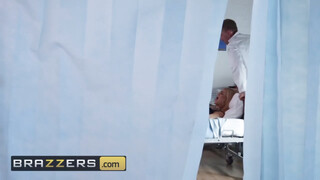 Brazzers - Bonnie Rotten púzójában az óriás káró
