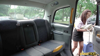Fake Taxi  - Hatalmas kannás fiatal bige bekúrva