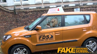 Fake Driving School - brutálisan hatalmas cickós világos szőke nő