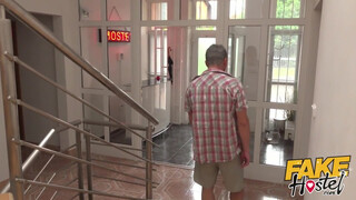Fake Hostel - Fiatal turista csajszi punciba tolva