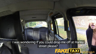 FakeTaxi - méretes kannás Milf szétbaszatja magát a Taxiban