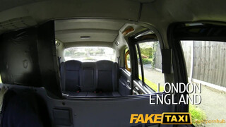 FakeTaxi - nagy seggű csajszi kúrni akar