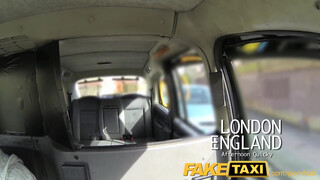 FakeTaxi cuki göndör csoki kiscsaj nagyon jól baszható