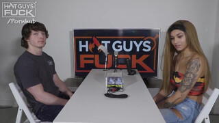 Latin Amerikai tini bige és a sportos hapsi - Hot Guys Fuck