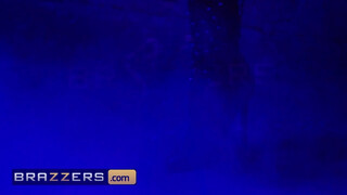 Brazzers - Cherie Deville ánusza is megkúrelva