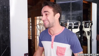 Cassidy Banks a méretes kannás fital kurva - Bangbros