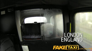 FakeTaxi - méretes cicis debella nőci a taxiban
