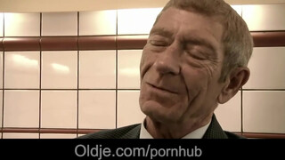 Magyar pornószínész bige baszik vén hapsival - Oldje