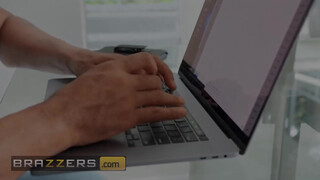 Brazzers - Ebony Mystique szereti a hatalmas néger dákót