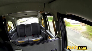 Fake Taxi - Amber Jayne lovagol a taxis káróján