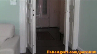 FakeAgent rettentő aranyos tini kiscsaj és a szűk kicsike puncikája