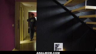Canela Skin popója keményen megdugva - Anal mom