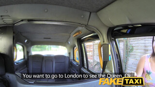 FakeTaxi - Latina kiscsaj kúrel a taxissal