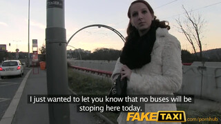FakeTaxi - Fiatal ápoló hölgyemény közösül a taxiban