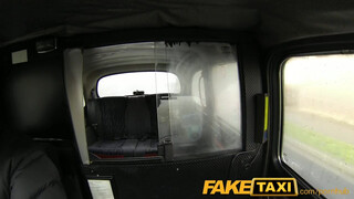 FakeTaxi - Világos Szőke hatalmas seggű csaj megdöngetve