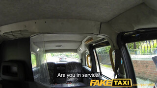 FakeTaxi - a fiúm gerjed rá, ha megbasznak