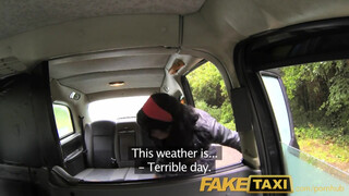 FakeTaxi - latina kiscsaj análba kefélve
