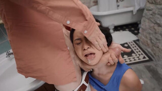 Brazzers - Katrina Moreno a melle közé veszi