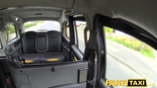 Fake Taxi - Hatalmas picsájú latina milf análba kúrva