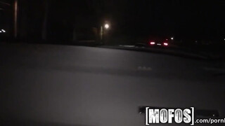 Mofos - Indigo Augustine a hatalmas cickós tini