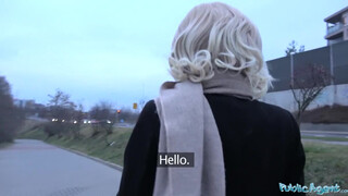 Public Agent - világos szőke csoki spiné és a vastag hímvessző