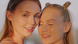 ULTRAFILMS - elképesztően kerek leszbikus lányok