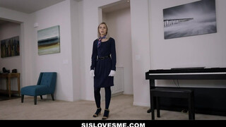 Allie Nicole a szexy szöszi