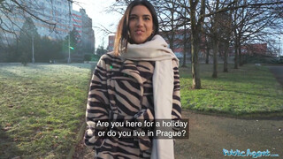 Public Agent - Lena Coxx borotvált pinája megkefélve
