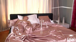 Katerina Hartlova a méretes didkós tini spiné