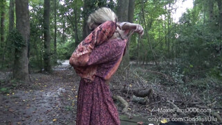 MoxieFilms - Méretes cickós hippi kiscsaj