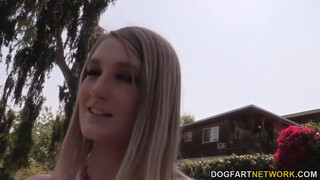 Summer Carter a cuki világos szőke csaj