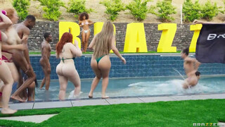 BRAZZERS - Luna Star tini pasival kúrel
