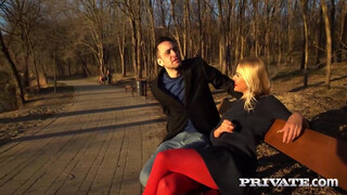 Private com - Zlata Shine a dögös méretes kannás milf