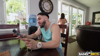 BANGBROS - Crystal Chase a nagy cickós latina spiné