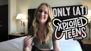 Karla Kush a hatalmas csöcsű fiatal spiné