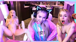 Haley Spades a bombázó gamer spiné