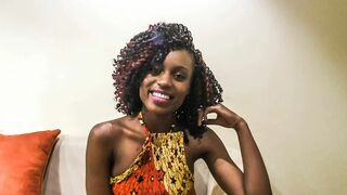 Mosolygós barna csinibaba pov castingon durván megrakva