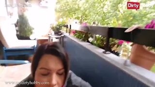 Lara Bergmann forró baletli cumizása bekúrva méretes faszal