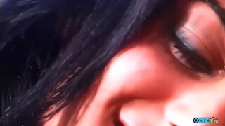 Doggy hajón taszítja a világos szőke pici csöcsű milf-et a perem szélére