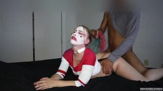 Harley quinn rendesen cidázza a méretes pélót és lovagol rajta beleélvezésig éjszakai változatban