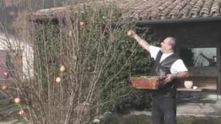 Bombázó világos szőke tini amatőr análba tolva és szájba spriccelve méretes farasszal